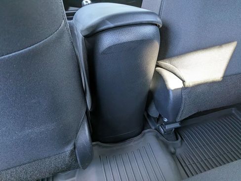 Used 2018 Toyota C-HR XLE FWD image 17