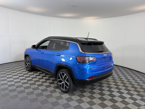 Used 2025 Jeep Compass Limited w/ Elite Group AWD/4WD image 8