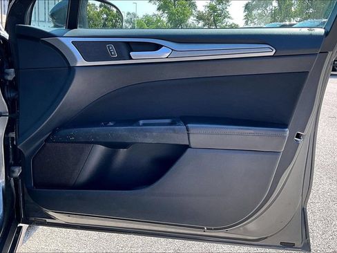 Used 2020 Ford Fusion SE FWD image 22