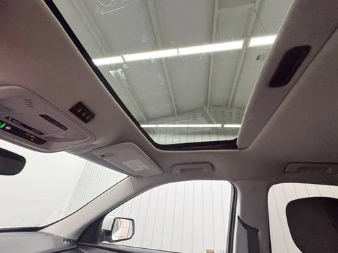 Used 2018 Chevrolet Traverse LT FWD image 33