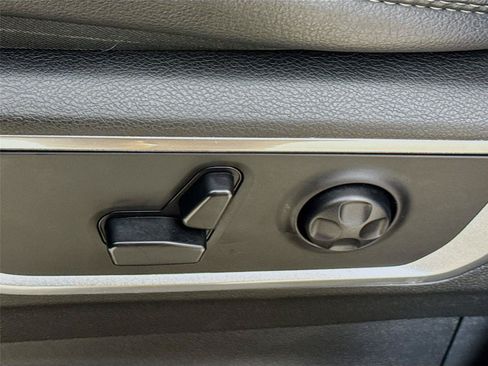 Used 2019 RAM 1500 Laramie AWD/4WD image 23
