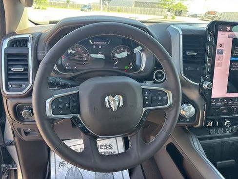 Used 2025 RAM 1500 Laramie w/ Advanced Safety Group II AWD/4WD image 4
