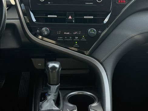 Used 2022 Toyota Camry SE FWD image 17