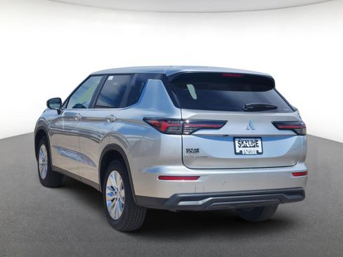 New 2026 Mitsubishi Outlander ES AWD/4WD image 3