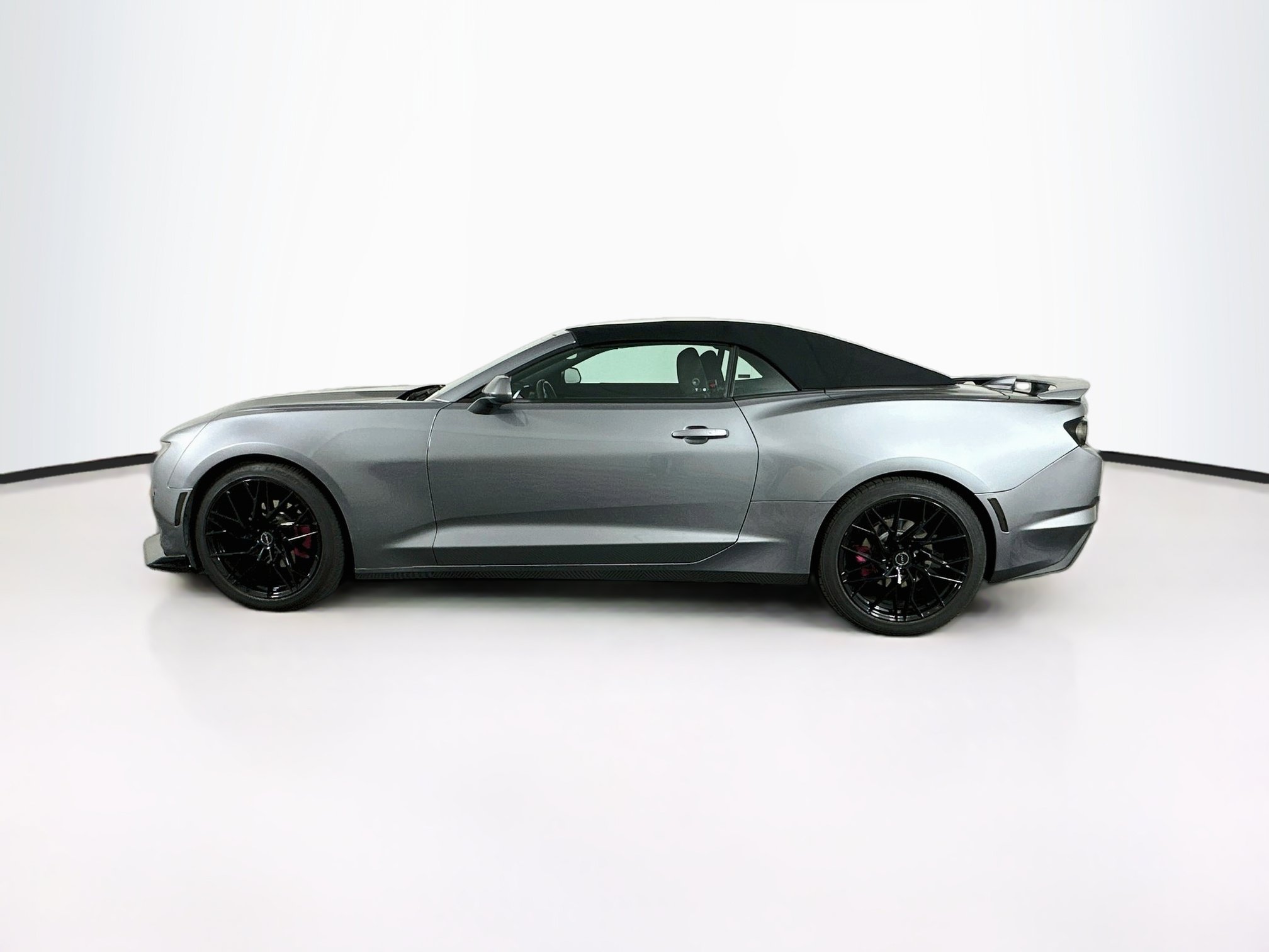 Used 2020 Chevrolet Camaro LT w/ RS Package RWD image 4