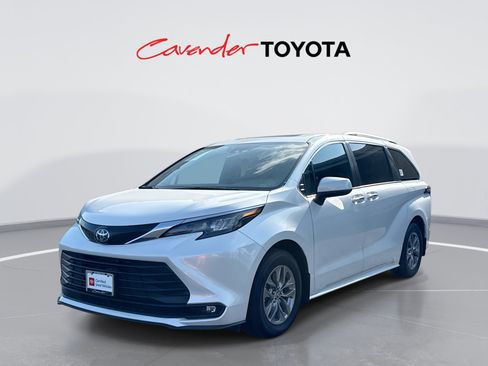 Certified 2025 Toyota Sienna XLE w/ XLE Plus Package FWD image 1