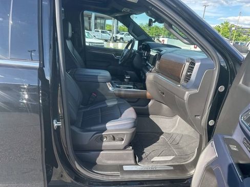 Used 2025 Chevrolet Silverado 1500 High Country w/ High Country Premium Package AWD/4WD image 32