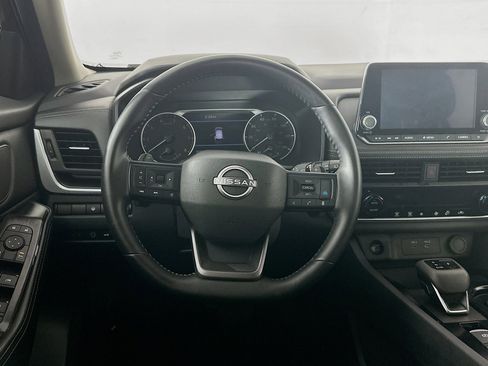 Used 2025 Nissan Rogue SV FWD image 18