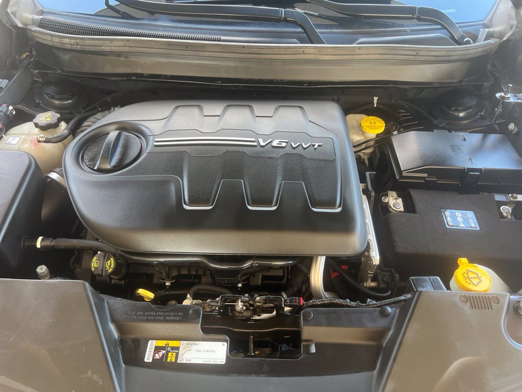 Used 2018 Jeep Cherokee Latitude Plus w/ Comfort/Convenience Group AWD/4WD image 29