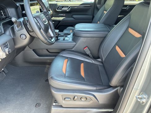 Used 2025 GMC Sierra 1500 AT4 w/ AT4 Premium Package AWD/4WD image 11