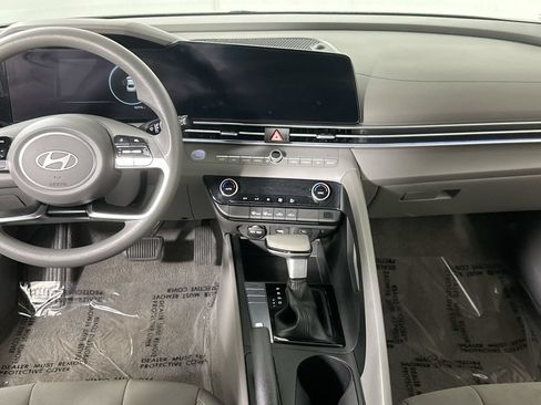 Used 2024 Hyundai Elantra SEL FWD image 18