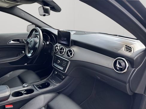 Used 2018 Mercedes-Benz GLA 250 image 14