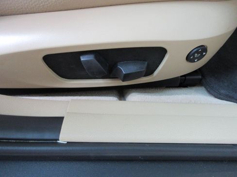 Used 2011 BMW 328i Wagon RWD image 25