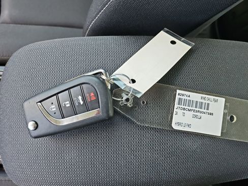 Used 2024 Toyota Corolla LE FWD image 18