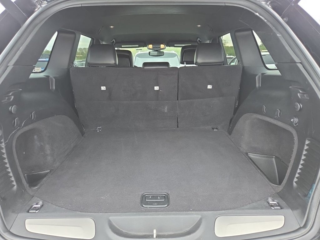 Used 2019 Jeep Grand Cherokee Limited AWD/4WD image 11