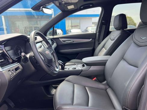 Used 2024 Cadillac XT6 Luxury image 16