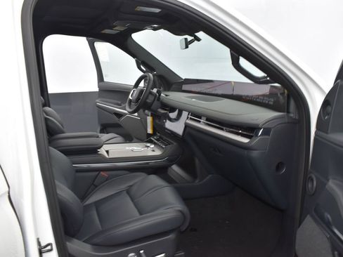 New 2025 Lincoln Navigator L Reserve w/ Jet Appearance Package image 17