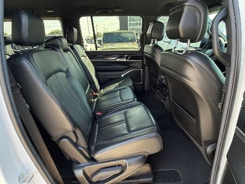 Used 2023 Jeep Wagoneer 4WD image 28