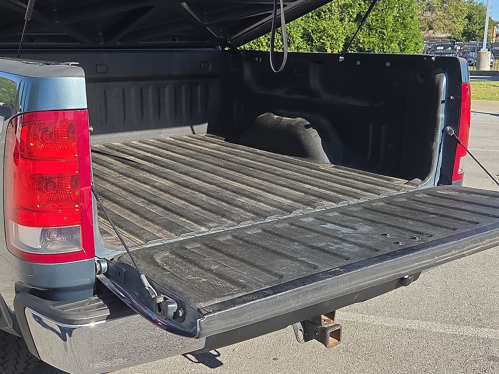 Used 2011 GMC Sierra 1500 SLE w/ Power Tech Package AWD/4WD image 9