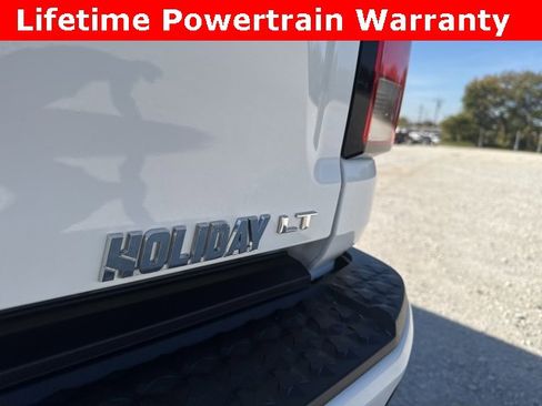 Used 2024 Chevrolet Colorado LT w/ LT Convenience Package image 9