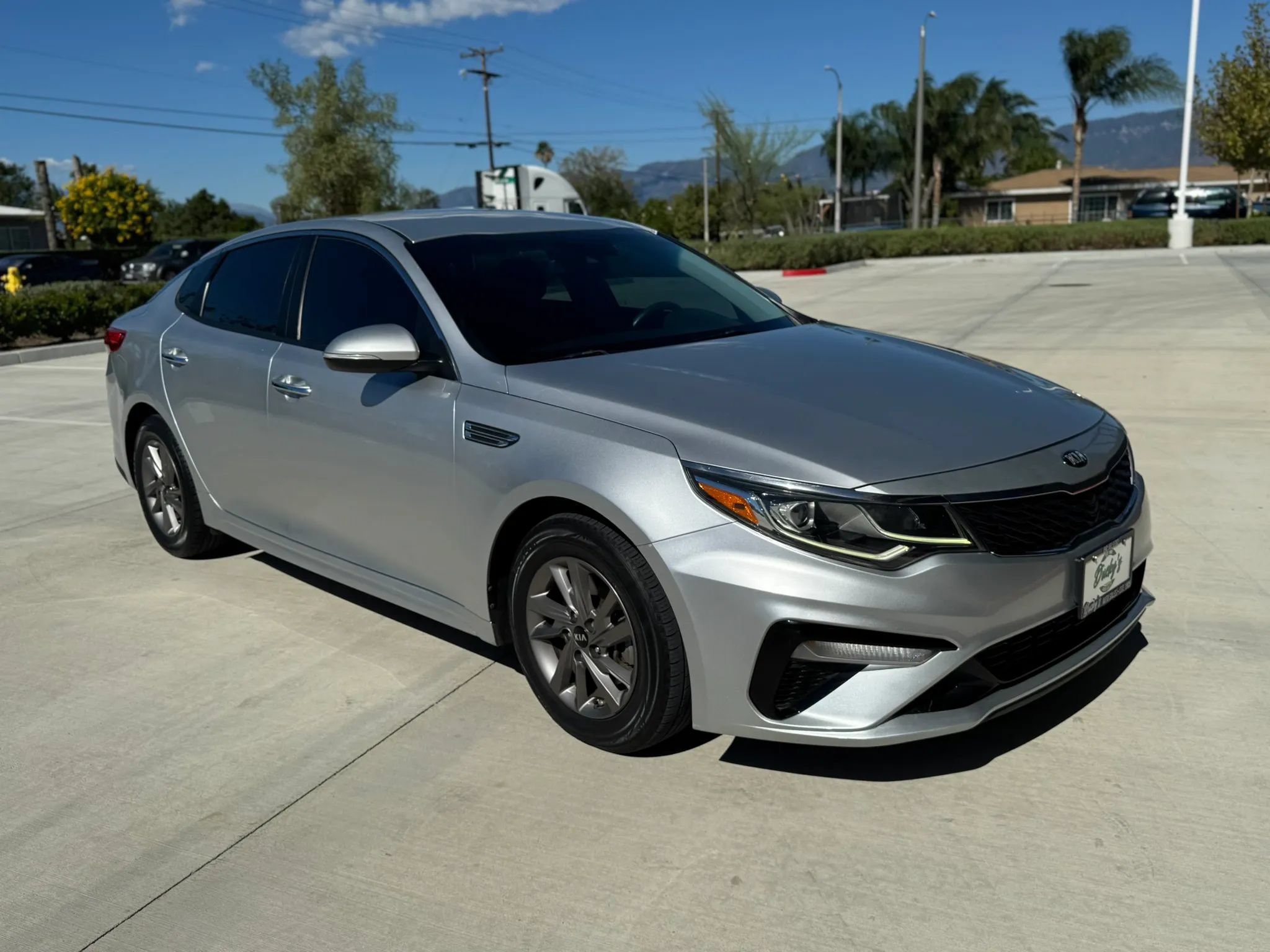Used 2020 Kia Optima LX FWD image 2