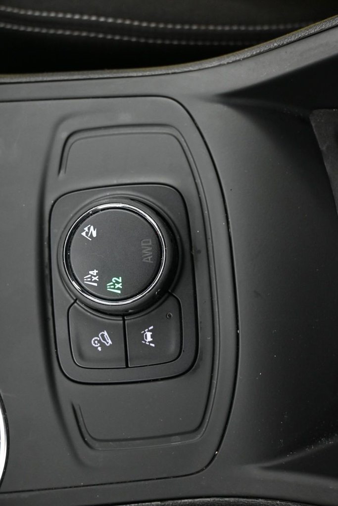Used 2024 GMC Terrain SLE AWD/4WD image 14
