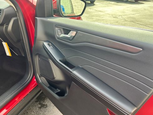 New 2025 Ford Escape SE image 36