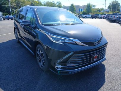 New 2025 Toyota Sienna Platinum