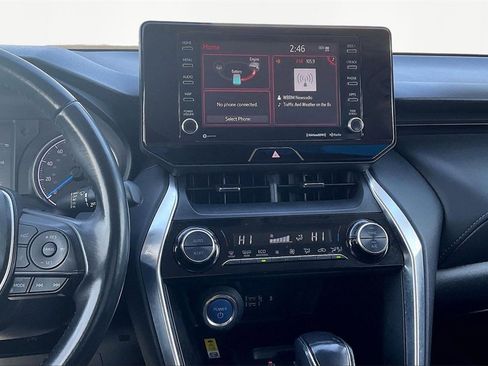 Used 2022 Toyota Venza LE image 11