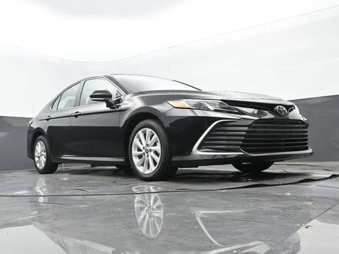 Used 2023 Toyota Camry LE w/ Convenience Package FWD image 25