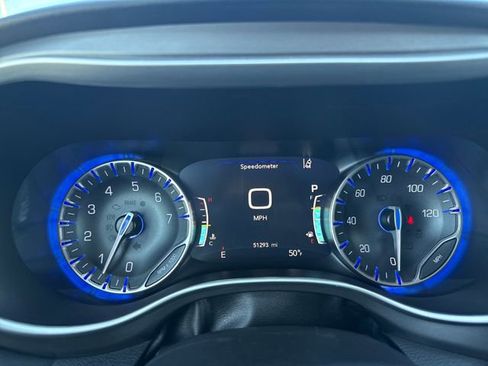 Used 2023 Chrysler Pacifica Touring-L FWD image 31