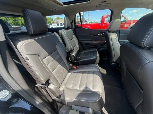 Used 2019 GMC Acadia Denali w/ Technology Package FWD image 9