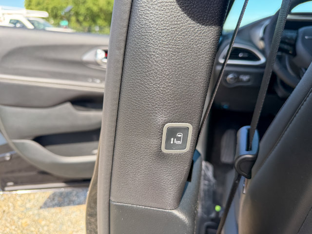 New 2026 Chrysler Pacifica Select AWD/4WD image 24