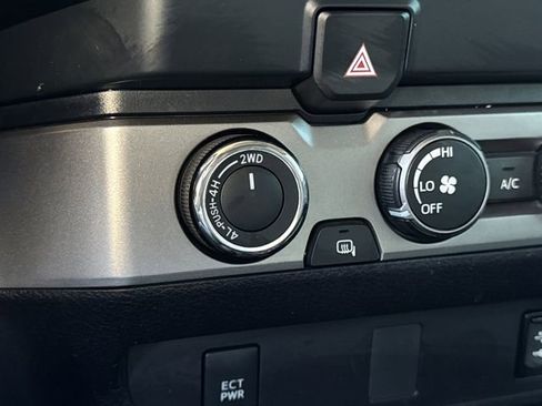 Used 2019 Toyota Tacoma SR image 31