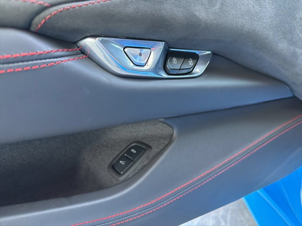 Used 2023 Chevrolet Corvette Stingray Premium Conv w/ Z51 Performance Package RWD image 7