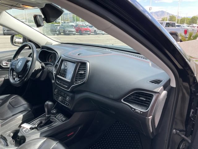 Used 2020 Jeep Cherokee Trailhawk w/ Comfort/Convenience Group AWD/4WD image 18