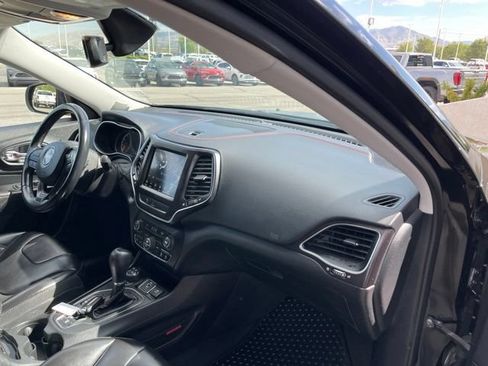 Used 2020 Jeep Cherokee Trailhawk w/ Comfort/Convenience Group AWD/4WD image 18