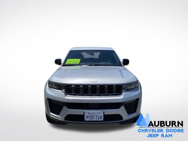 Used 2026 Jeep Grand Cherokee Limited AWD/4WD image 2