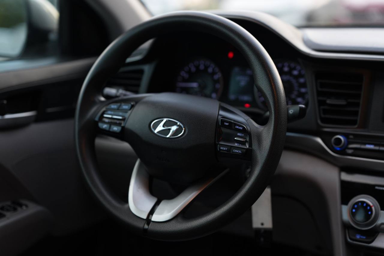 Used 2019 Hyundai Elantra SE FWD image 12