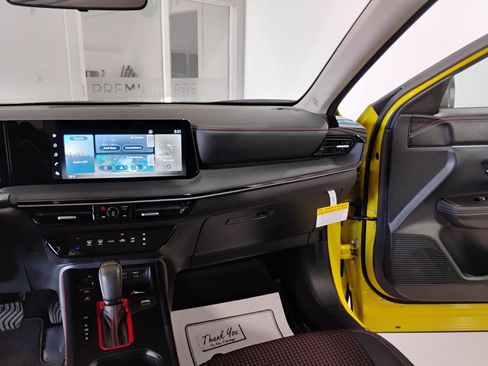 Used 2025 Nissan Kicks SR w/ Illumination Package image 58