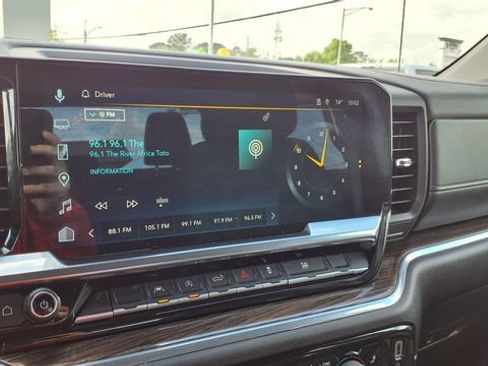 Used 2025 Chevrolet Silverado 1500 LT RWD image 24