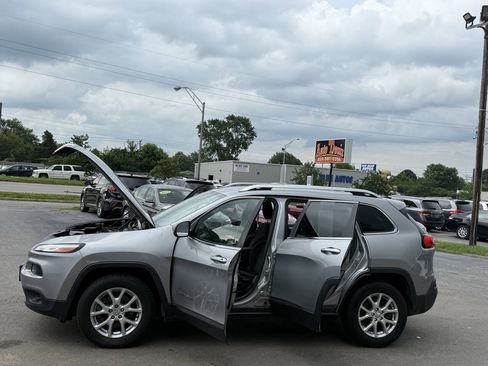 Used 2015 Jeep Cherokee Latitude AWD/4WD image 19