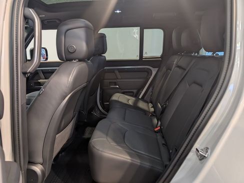 New 2026 Land Rover Defender 110 X-Dynamic SE image 24