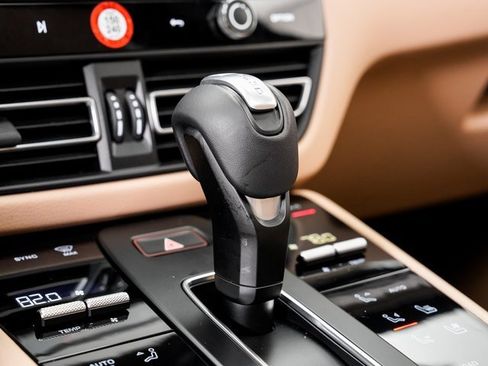 Used 2025 Porsche Macan image 22