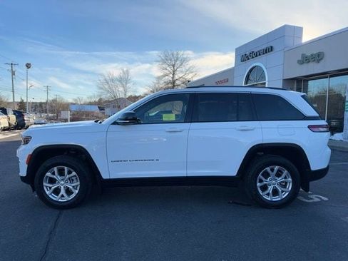 Used 2023 Jeep Grand Cherokee Limited w/ MOPAR Finishing Package image 4