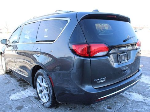 Used 2018 Chrysler Pacifica Touring-L Plus w/ Tire & Wheel Group image 5