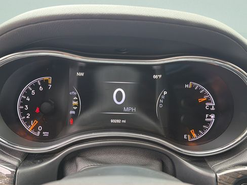 Used 2018 Jeep Grand Cherokee Overland AWD/4WD image 18