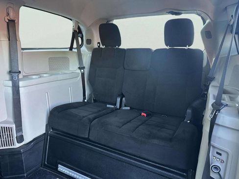 Used 2014 Dodge Grand Caravan SXT w/ Rear Park Assist Package FWD image 13