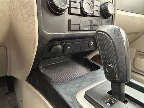 Used 2008 Ford Escape XLS FWD image 24