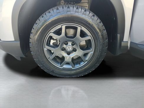 Certified 2025 Honda Pilot TrailSport image 39